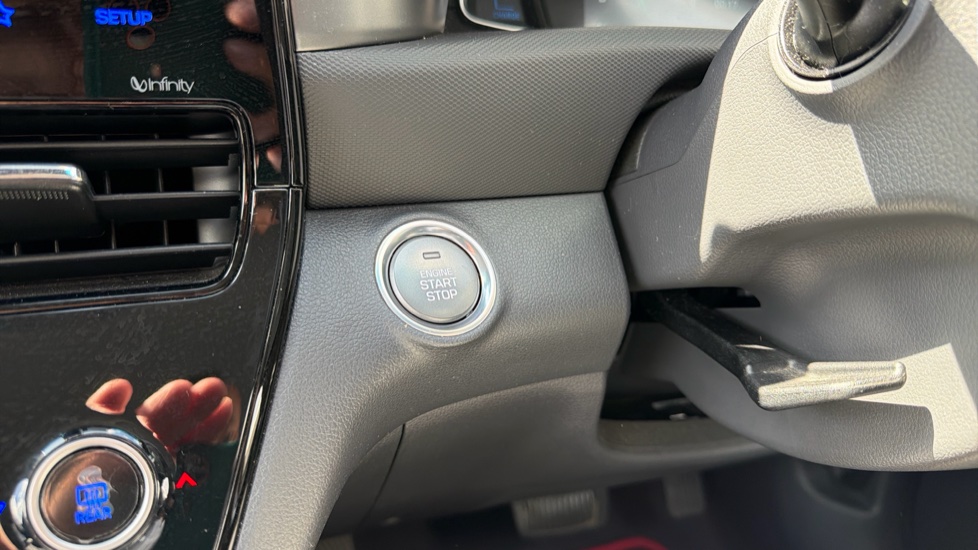Hyundai IONIQ 1.6 GDi Hybrid Premium SE 5dr DCT Hybrid Hatchback - Image 25