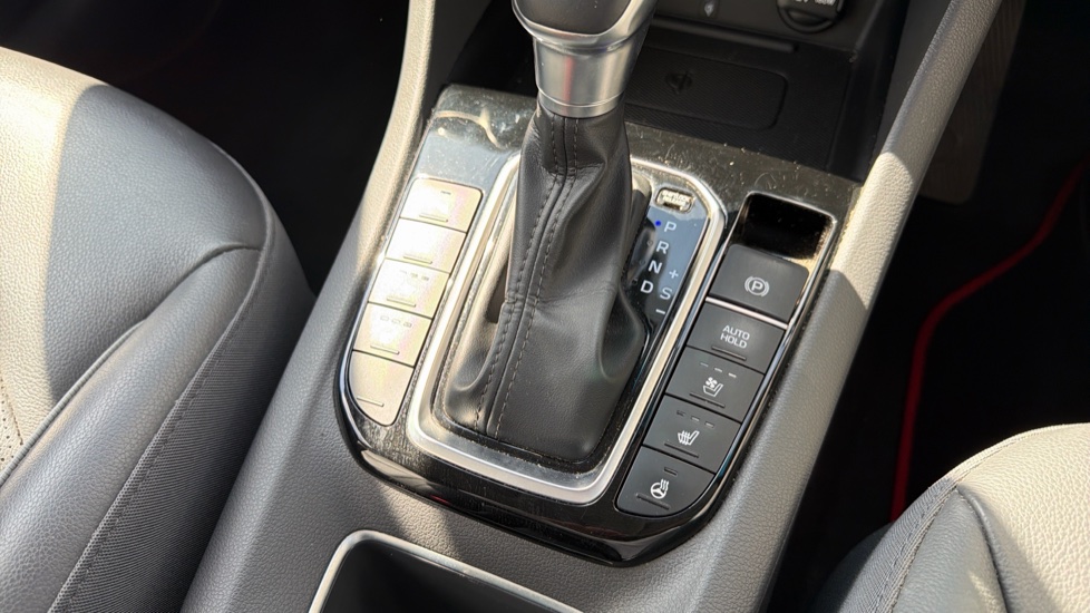 Hyundai IONIQ 1.6 GDi Hybrid Premium SE 5dr DCT Hybrid Hatchback - Image 29