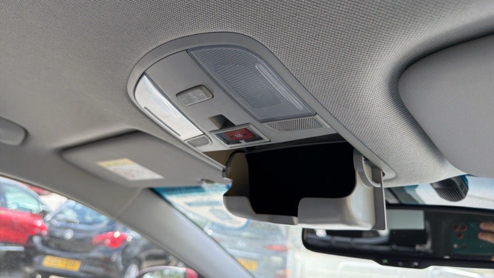 Hyundai IONIQ 1.6 GDi Hybrid Premium SE 5dr DCT Hybrid Hatchback - Image 33
