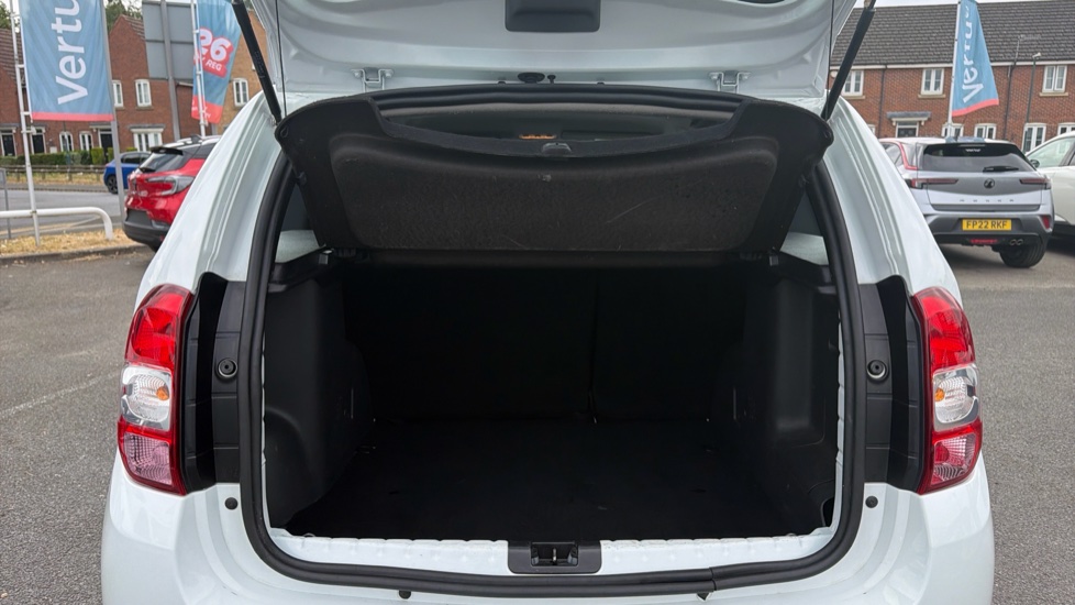 Dacia Duster 1.2 TCe 125 Prestige 5dr Petrol Estate - Image 4