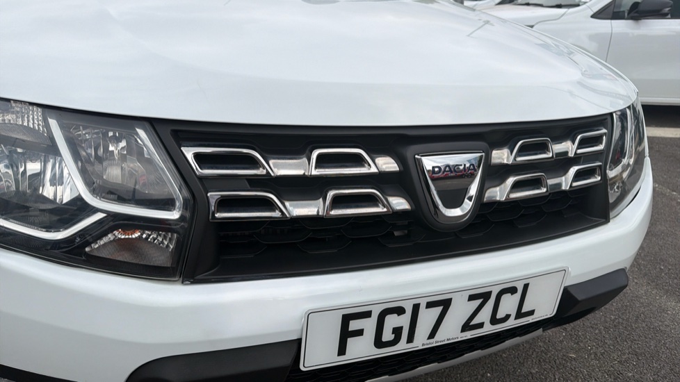Dacia Duster 1.2 TCe 125 Prestige 5dr Petrol Estate - Image 8