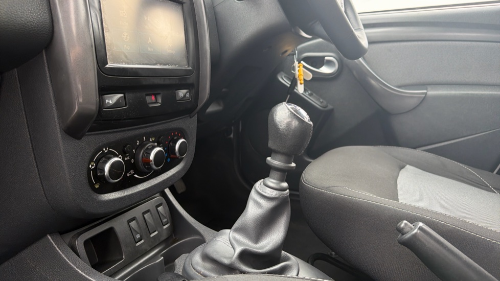 Dacia Duster 1.2 TCe 125 Prestige 5dr Petrol Estate - Image 13