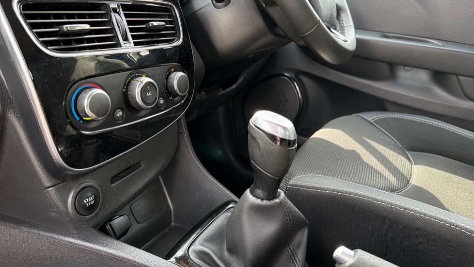Renault Clio 1.5 dCi 90 Dynamique Nav 5dr Diesel Hatchback - Image 13
