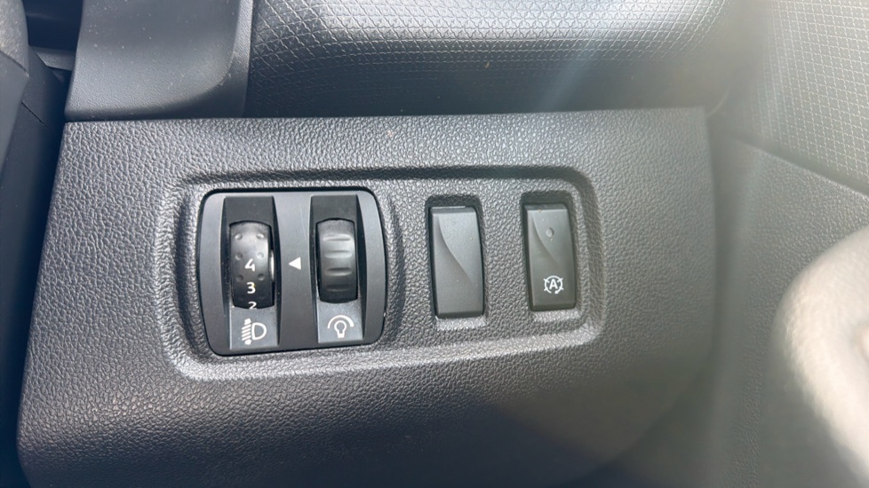 Renault Clio 1.5 dCi 90 Dynamique Nav 5dr Diesel Hatchback - Image 22