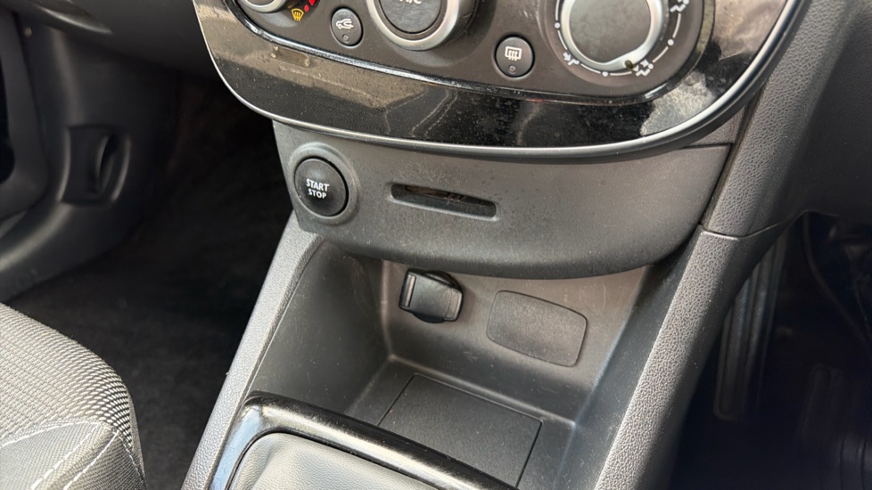 Renault Clio 1.5 dCi 90 Dynamique Nav 5dr Diesel Hatchback - Image 27