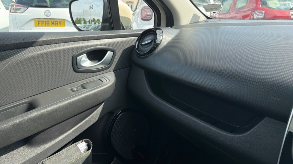 Renault Clio 1.5 dCi 90 Dynamique Nav 5dr Diesel Hatchback - Image 31