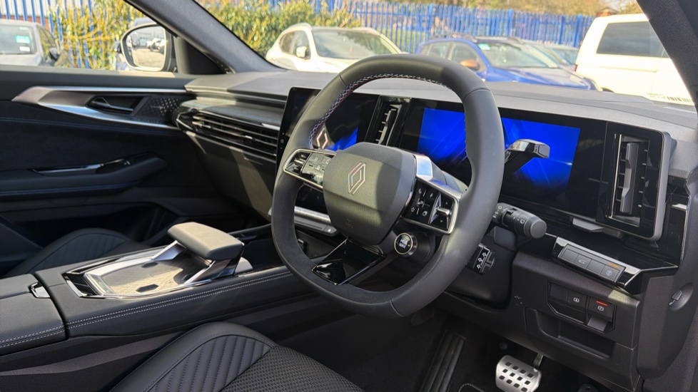 Renault Austral E-Tech Full Hybrid Iconic Esprit Alpine 5dr Auto Hybrid Estate - Image 11