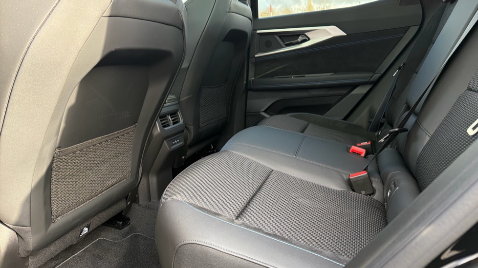 Renault Austral E-Tech Full Hybrid Iconic Esprit Alpine 5dr Auto Hybrid Estate - Image 16