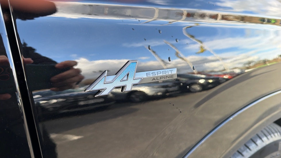 Renault Austral E-Tech Full Hybrid Iconic Esprit Alpine 5dr Auto Hybrid Estate - Image 24