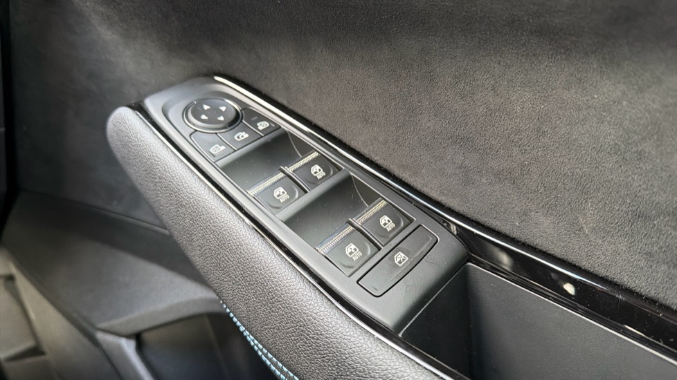 Renault Austral E-Tech Full Hybrid Iconic Esprit Alpine 5dr Auto Hybrid Estate - Image 27
