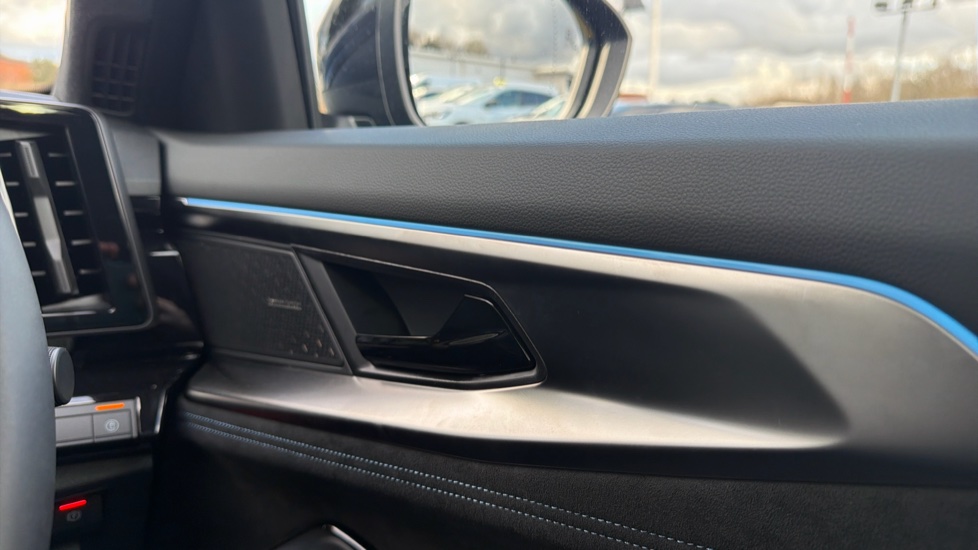 Renault Austral E-Tech Full Hybrid Iconic Esprit Alpine 5dr Auto Hybrid Estate - Image 28