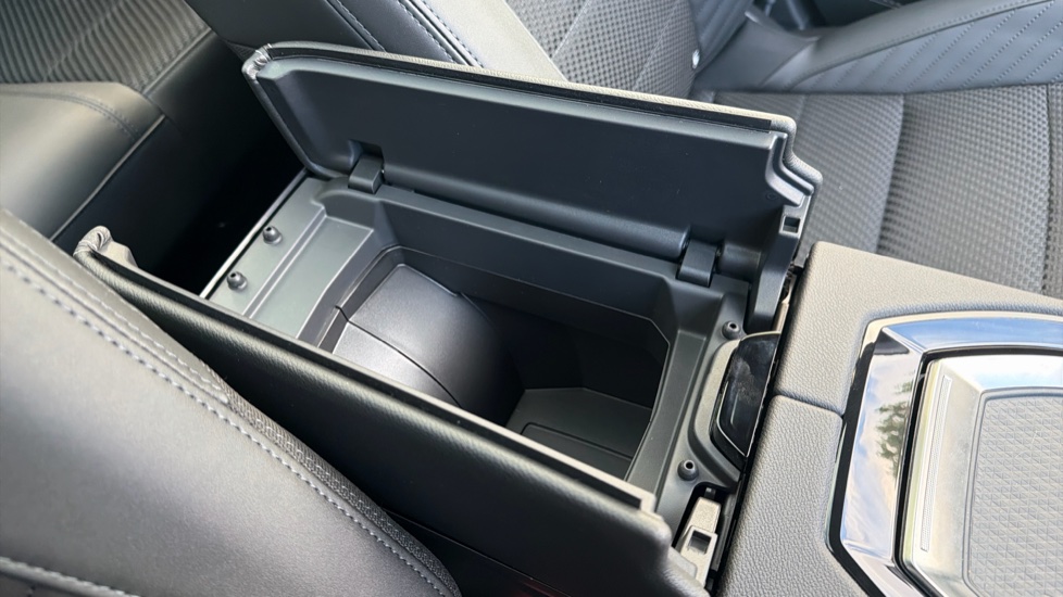 Renault Austral E-Tech Full Hybrid Iconic Esprit Alpine 5dr Auto Hybrid Estate - Image 38