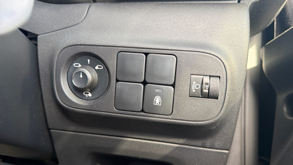 Citroen C3 1.2 PureTech Shine 5dr Petrol Hatchback - Image 22