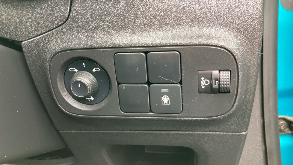 Citroen C3 1.2 PureTech Shine 5dr Petrol Hatchback - Image 32
