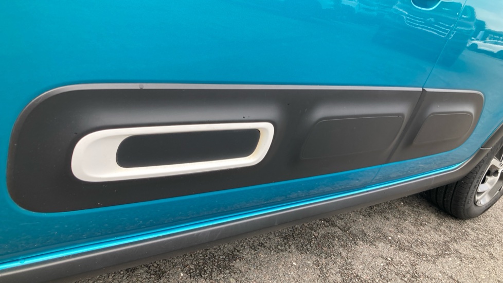 Citroen C3 1.2 PureTech Shine 5dr Petrol Hatchback - Image 37