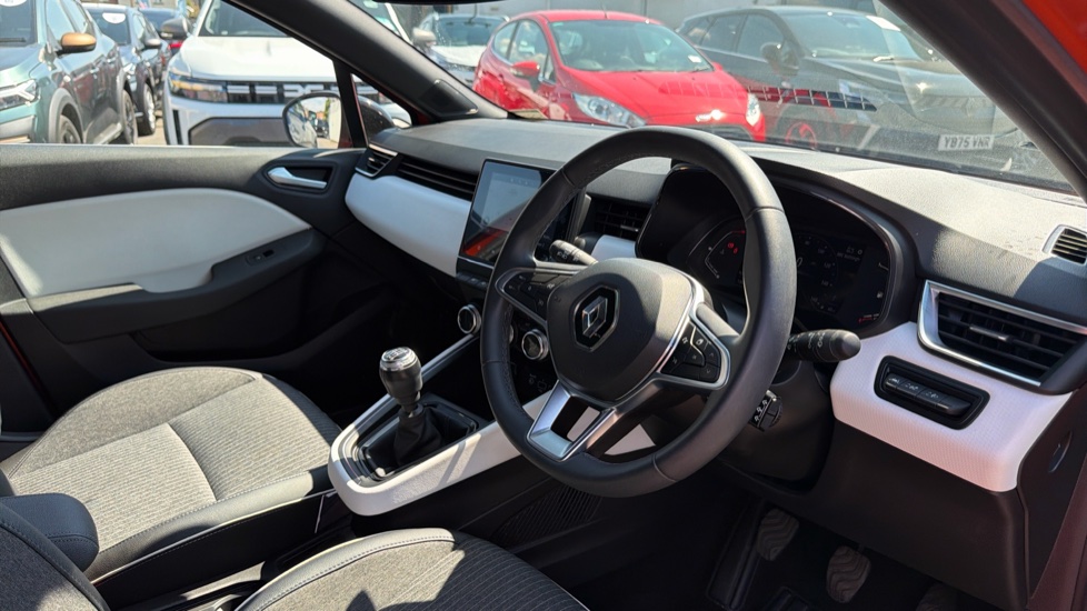 Renault Clio 1.0 TCe 90 Techno 5dr Petrol Hatchback - Image 11