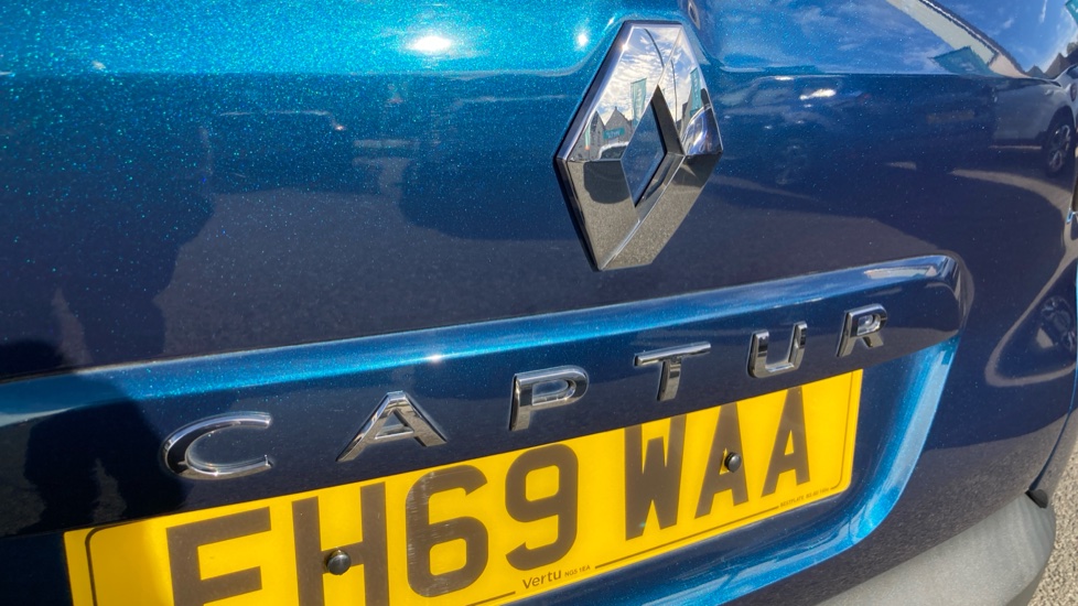 Renault Captur 0.9 TCE 90 Iconic 5dr Petrol Hatchback - Image 36