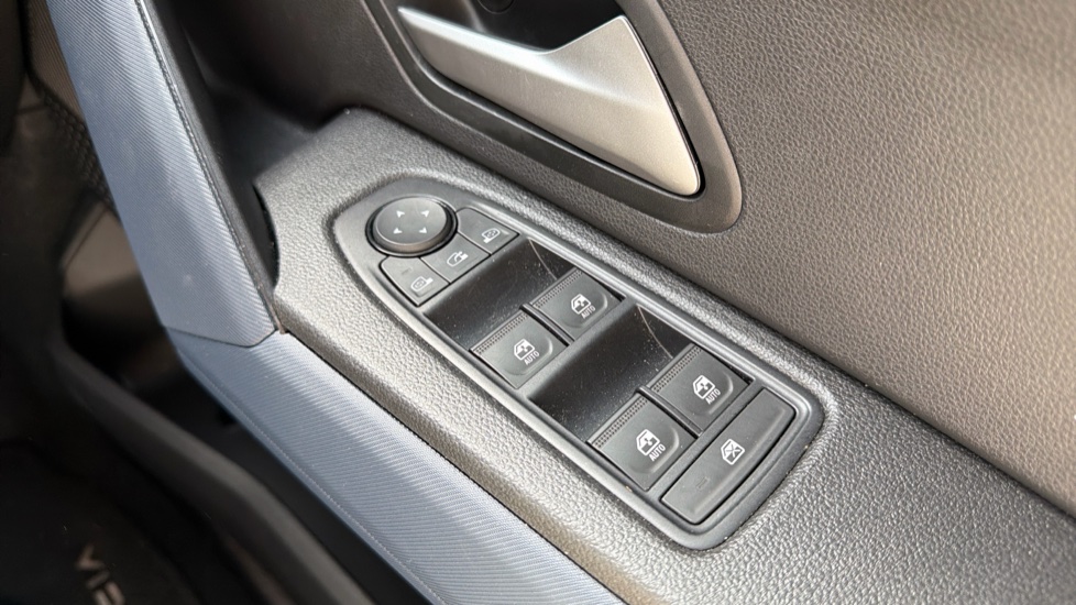 Dacia Duster 1.6 Hybrid 140 Journey 5dr Auto Hybrid Estate - Image 21