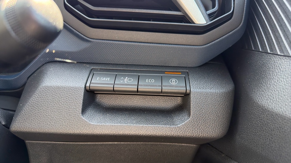 Dacia Duster 1.6 Hybrid 140 Journey 5dr Auto Hybrid Estate - Image 23
