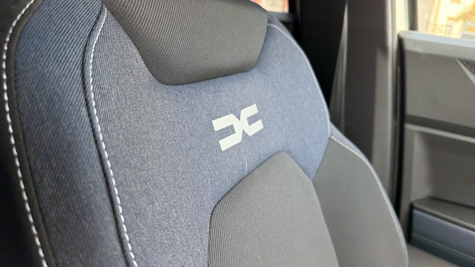 Dacia Duster 1.6 Hybrid 140 Journey 5dr Auto Hybrid Estate - Image 32