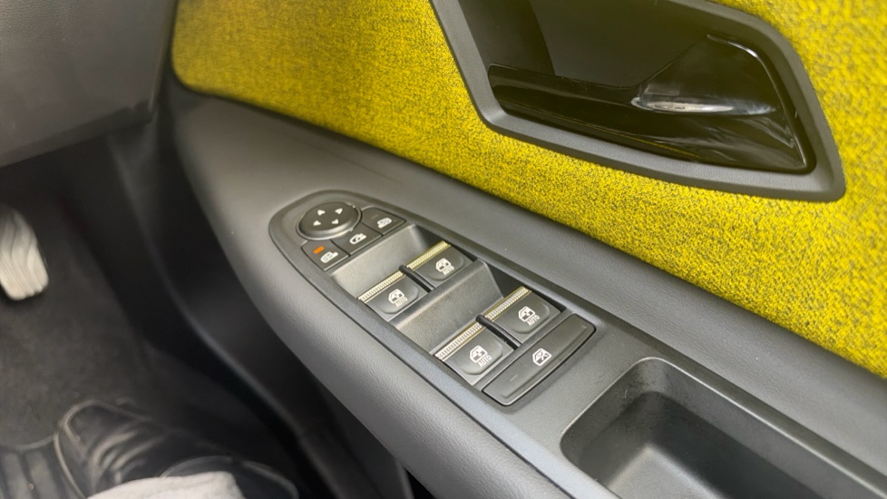 Renault 5 110kW Iconic Five + Comfort Range 52kWh 5dr Auto Electric Hatchback - Image 21
