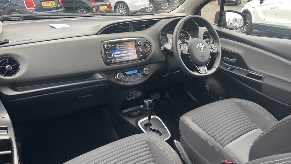 Toyota Yaris 1.5 Hybrid Icon 5dr CVT Hybrid Hatchback - Image 9