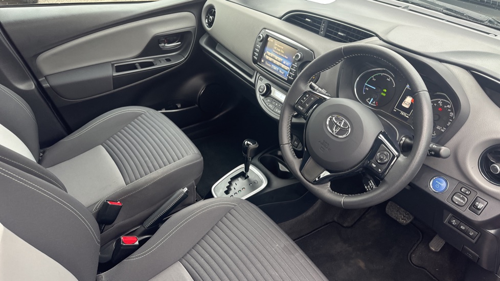 Toyota Yaris 1.5 Hybrid Icon 5dr CVT Hybrid Hatchback - Image 11