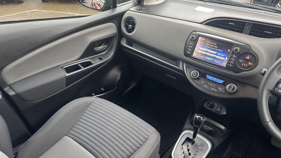 Toyota Yaris 1.5 Hybrid Icon 5dr CVT Hybrid Hatchback - Image 14