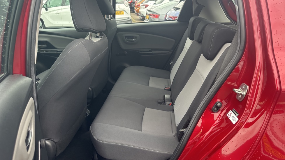 Toyota Yaris 1.5 Hybrid Icon 5dr CVT Hybrid Hatchback - Image 16