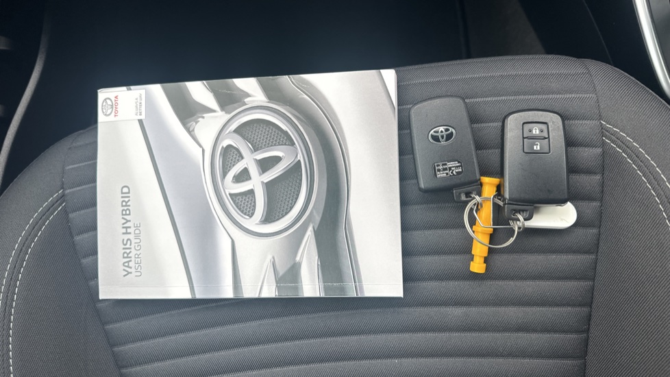 Toyota Yaris 1.5 Hybrid Icon 5dr CVT Hybrid Hatchback - Image 19
