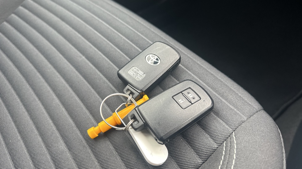 Toyota Yaris 1.5 Hybrid Icon 5dr CVT Hybrid Hatchback - Image 20