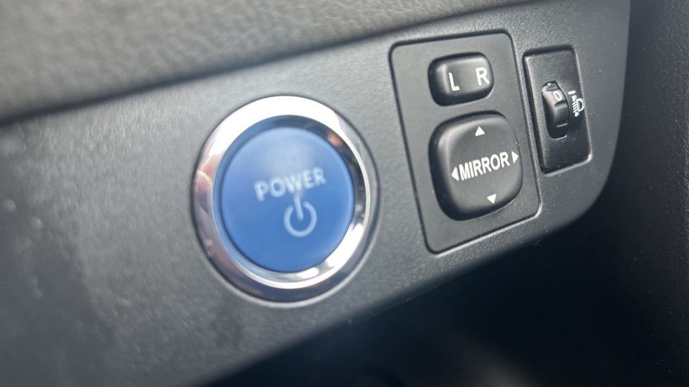 Toyota Yaris 1.5 Hybrid Icon 5dr CVT Hybrid Hatchback - Image 31