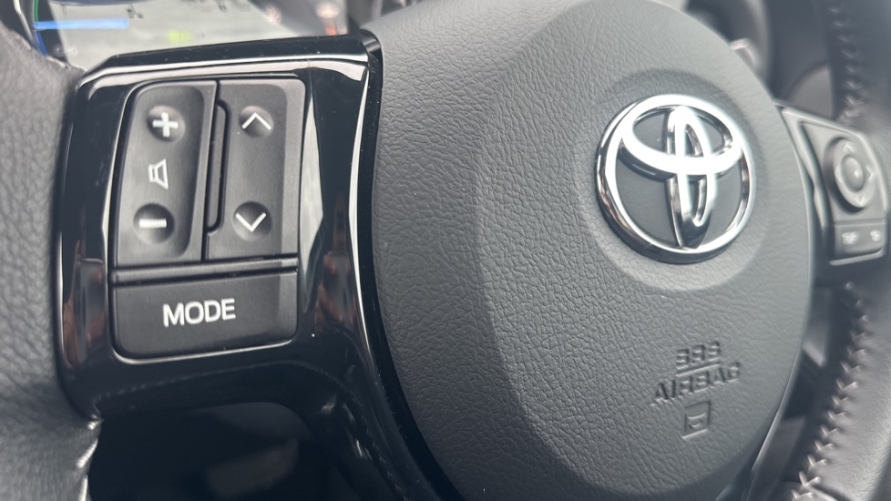 Toyota Yaris 1.5 Hybrid Icon 5dr CVT Hybrid Hatchback - Image 33