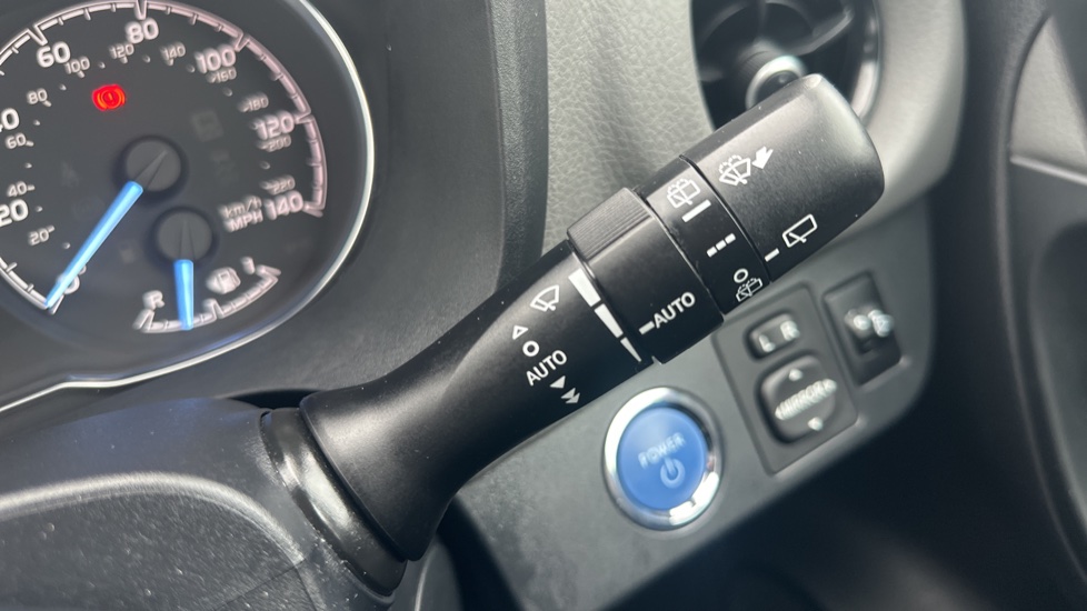 Toyota Yaris 1.5 Hybrid Icon 5dr CVT Hybrid Hatchback - Image 34