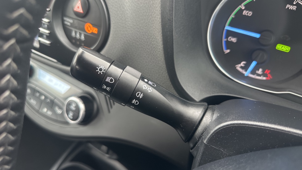 Toyota Yaris 1.5 Hybrid Icon 5dr CVT Hybrid Hatchback - Image 35