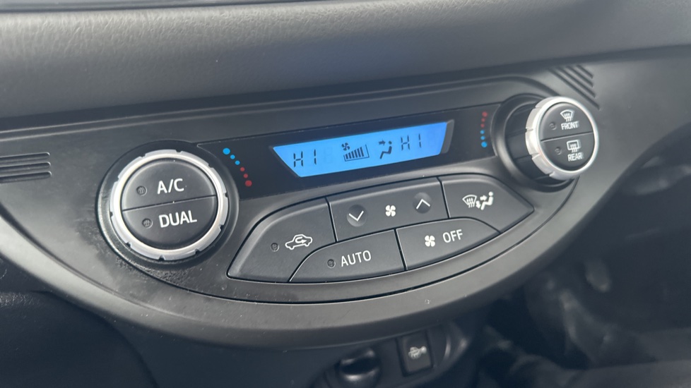 Toyota Yaris 1.5 Hybrid Icon 5dr CVT Hybrid Hatchback - Image 39