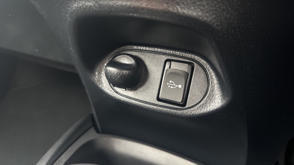 Toyota Yaris 1.5 Hybrid Icon 5dr CVT Hybrid Hatchback - Image 40