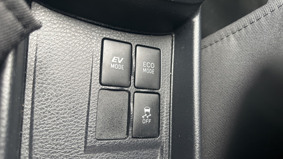Toyota Yaris 1.5 Hybrid Icon 5dr CVT Hybrid Hatchback - Image 41