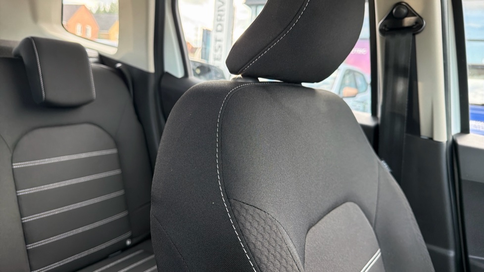 Dacia Duster 1.0 TCe 90 Expression 5dr Petrol Estate - Image 30