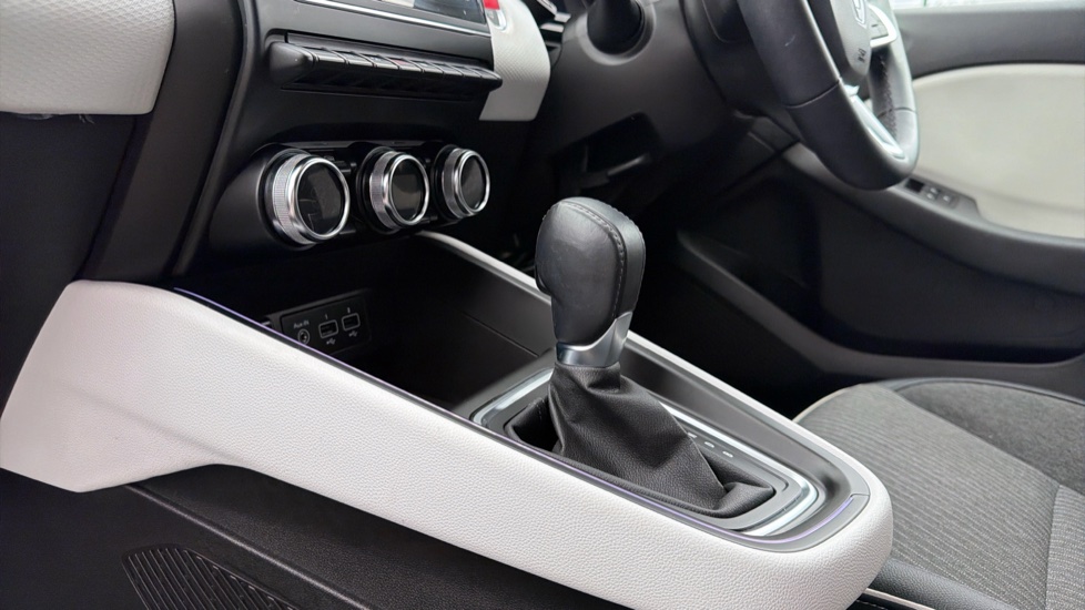 Renault Clio 1.6 E-TECH full hybrid 145 Techno 5dr Auto Hybrid Hatchback - Image 13