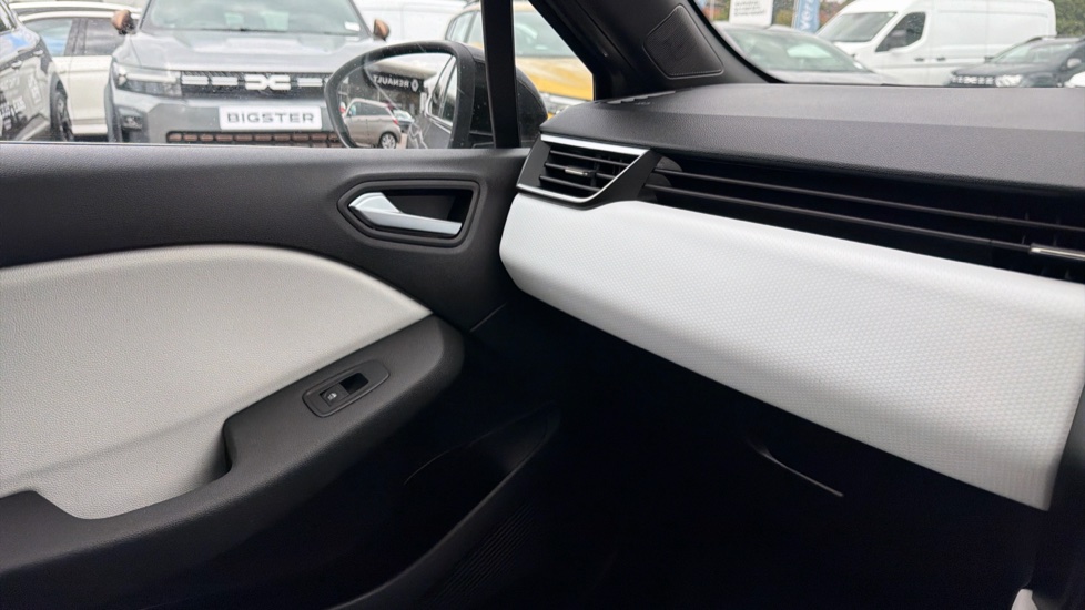 Renault Clio 1.6 E-TECH full hybrid 145 Techno 5dr Auto Hybrid Hatchback - Image 30
