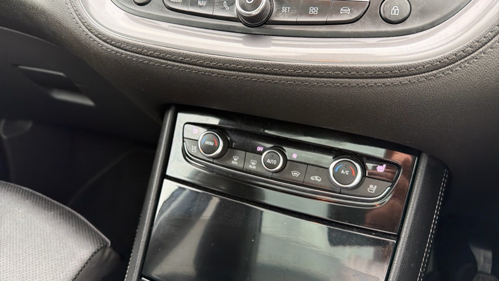 Vauxhall Grandland X 1.2 Turbo Elite Nav 5dr Petrol Hatchback - Image 28