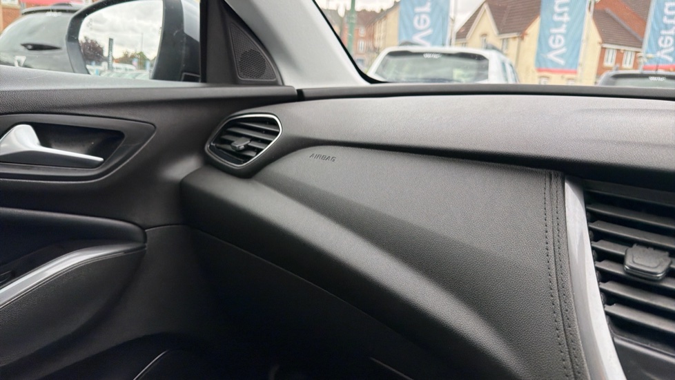 Vauxhall Grandland X 1.2 Turbo Elite Nav 5dr Petrol Hatchback - Image 33