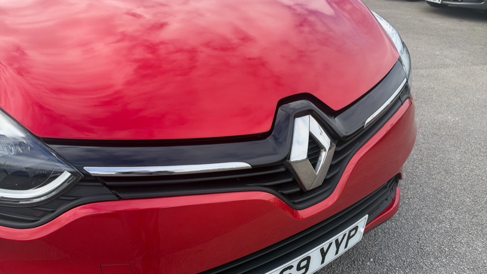 Renault Clio 0.9 TCE 90 Play 5dr Petrol Hatchback - Image 8