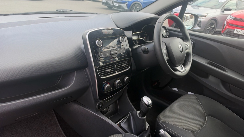 Renault Clio 0.9 TCE 90 Play 5dr Petrol Hatchback - Image 9