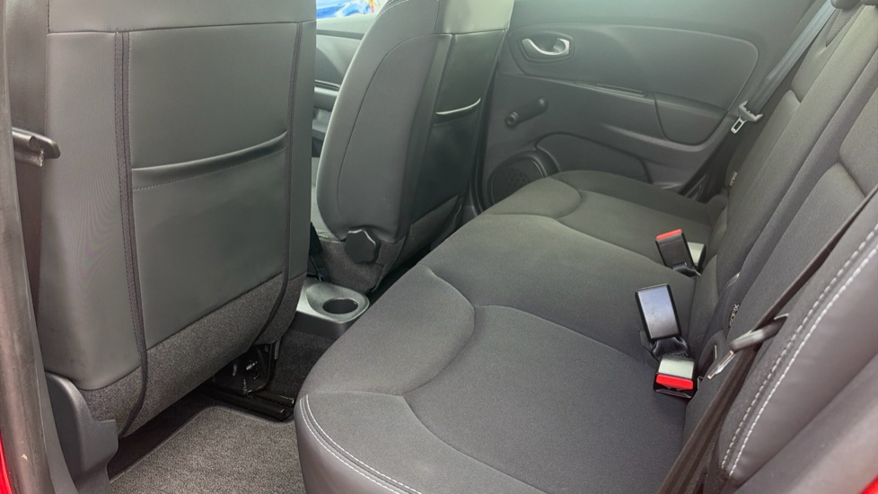 Renault Clio 0.9 TCE 90 Play 5dr Petrol Hatchback - Image 16