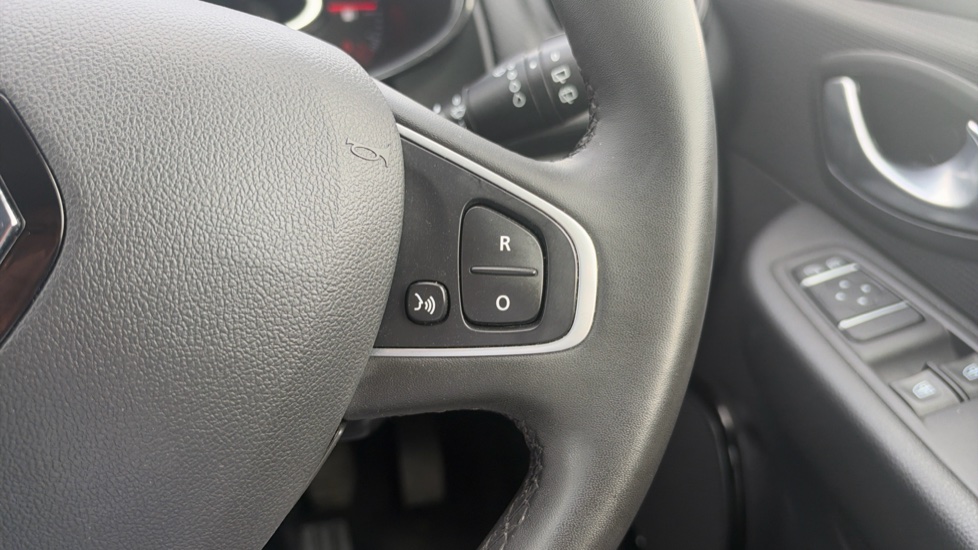 Renault Clio 0.9 TCE 90 Play 5dr Petrol Hatchback - Image 23
