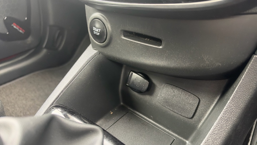 Renault Clio 0.9 TCE 90 Play 5dr Petrol Hatchback - Image 26