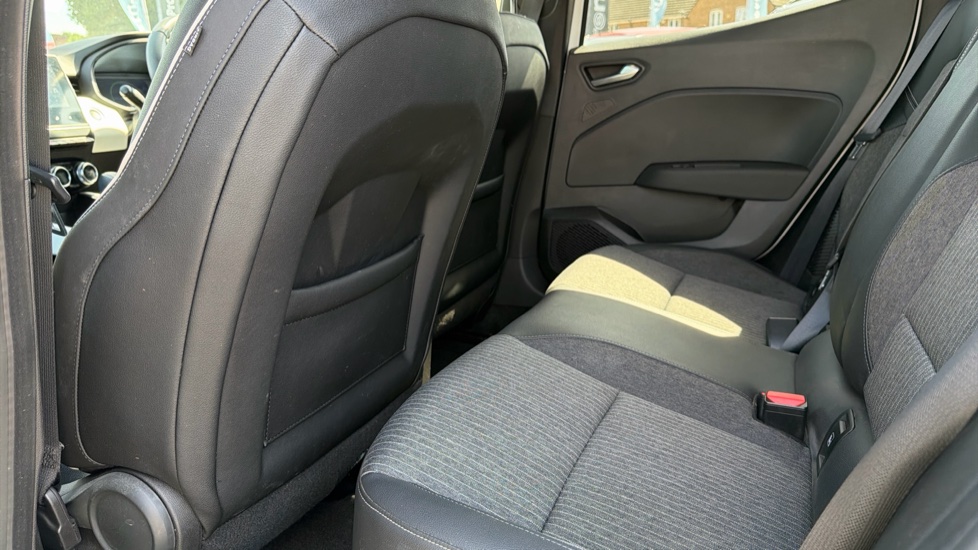 Renault Clio 1.6 E-TECH full hybrid 145 Techno 5dr Auto Hybrid Hatchback - Image 16