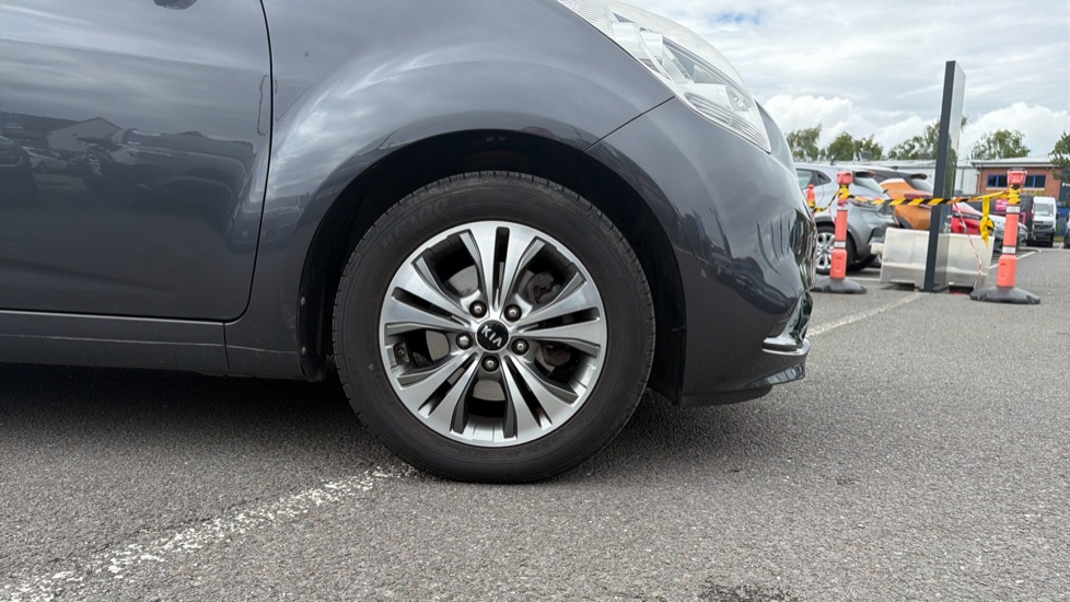 Kia Venga 1.4 ISG 2 5dr Petrol Hatchback - Image 7
